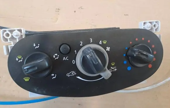 Renault Sandero I Climate control unit