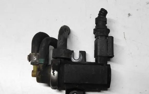 Citroen DS4 Turbo solenoid valve 9672875080 70163302 12T020