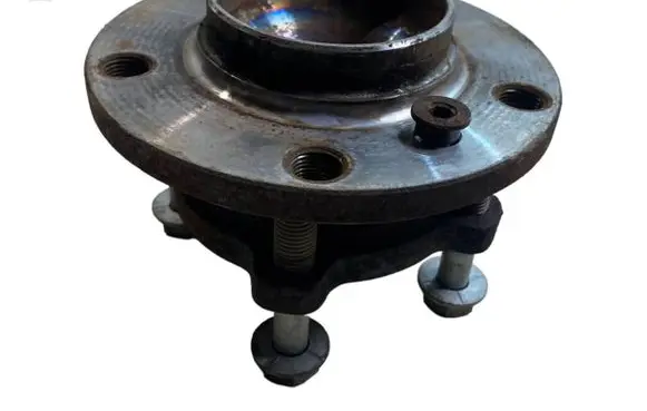 Mini Cooper Countryman R60 Rear wheel hub 9813210