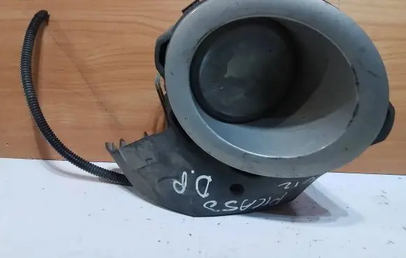 Citroen Xsara Picasso Front fog light 9639333477 M7072 1057D09