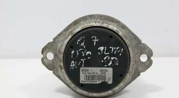 Audi Q7 4L Engine mount bracket 7L8199131A