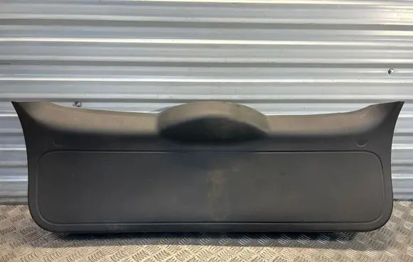 Tailgate trim