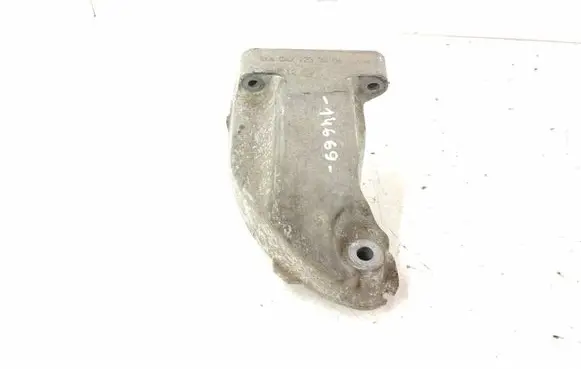 Mercedes-Benz E W212 Engine mounting bracket DALISID2518 A6422235404 6422235404