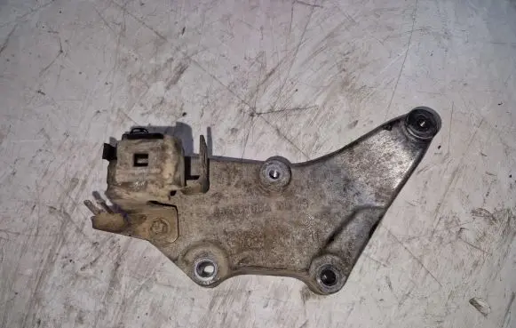 Mercedes-Benz E W212 Engine mounting bracket A6510940039