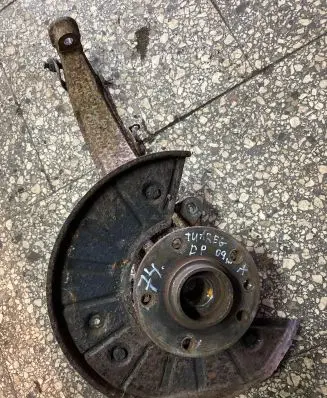 Volkswagen Touareg I Front wheel hub