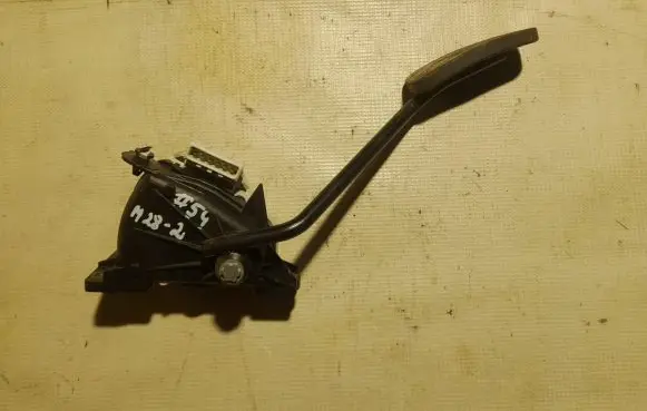 Volvo XC90 Accelerator throttle pedal 30683521