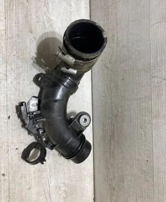 Opel Crossland X Intercooler hose/pipe 9677355980