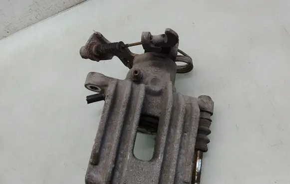 Volkswagen PASSAT B5 Rear brake caliper