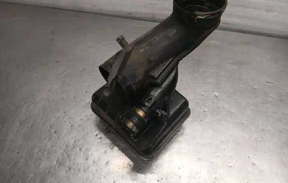 BMW 5 F10 F11 Intake resonator 13718512249
