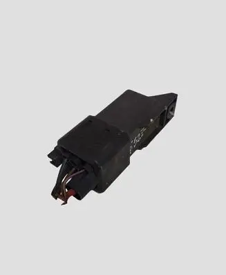 Volkswagen Golf VI Glow plug pre-heat relay 038907281D 0522120504