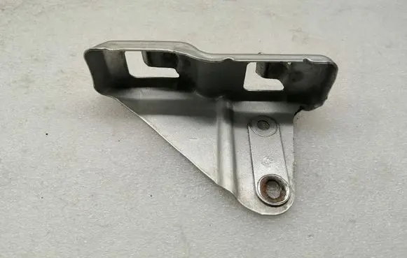 Headlight/headlamp mounting bracket