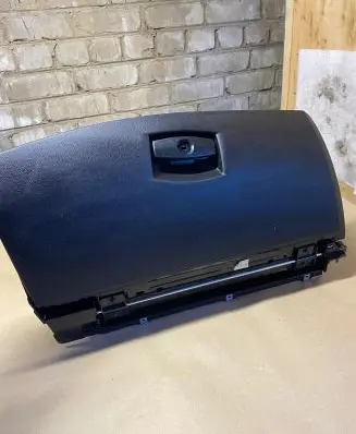 Glove box