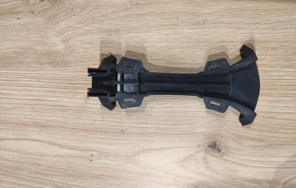 BMW 2 F22 F23 Front bumper mounting bracket 7371554