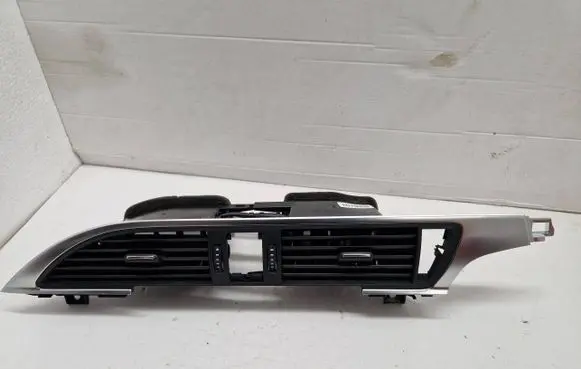 Audi A6 C7 Dash center air vent grill 4G1820951