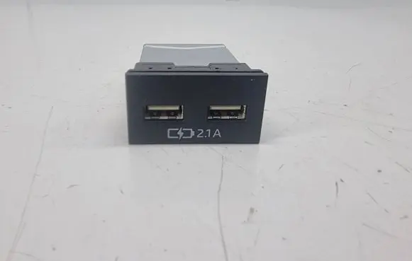 Toyota RAV 4 (XA50) USB socket connector 8553242020 D053605 20624