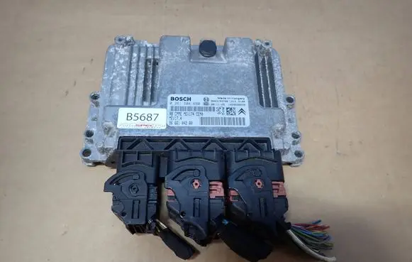 Citroen C4 II Engine control unit/module 0261S04690 9666104280