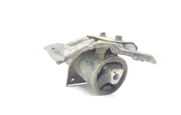Hyundai Getz Engine mount bracket