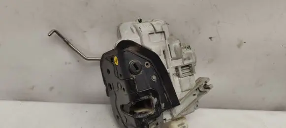 Audi A6 S6 C6 4F Rear door lock 4F0839015