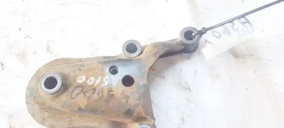Volkswagen Polo III 6N 6N2 6NF Engine mounting bracket