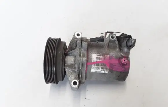 Dacia Sandero Air conditioning (A/C) compressor (pump) 8201025121