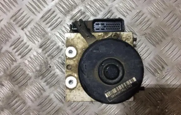 Volkswagen Golf IV ABS Pump 1J0907379G 1J0614117C