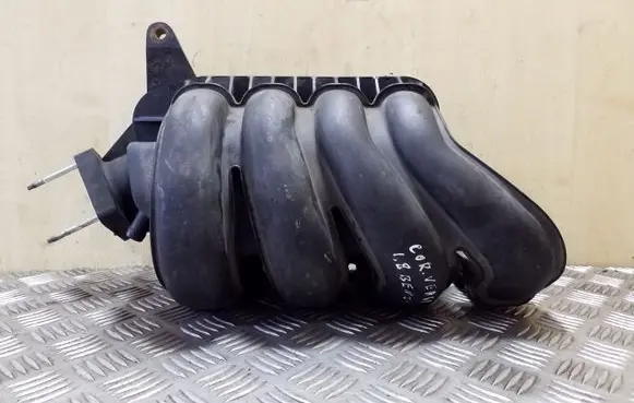 Toyota Corolla Verso E121 Intake manifold