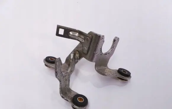 Suzuki Vitara (LY) Gearbox mounting bracket