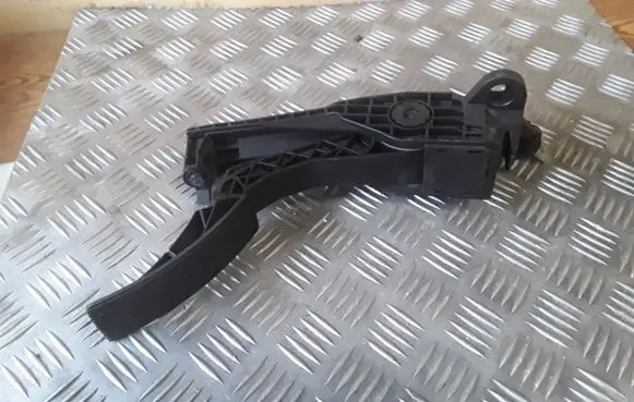 Mercedes-Benz ML W164 Accelerator throttle pedal A1643000004