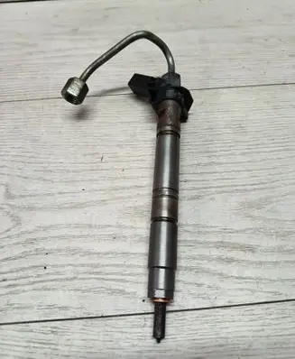 Volkswagen PASSAT B8 Fuel injector 25081900059 0986435 2AR5RHDR73