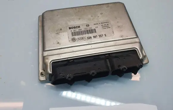 Audi A4 S4 B5 8D Engine control unit/module 8D0907557S 0261204182 0261204183