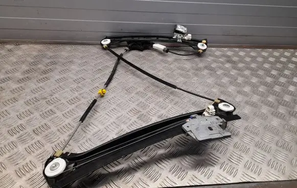 Mercedes-Benz E A207 Front window lifting mechanism without motor A2077200646
