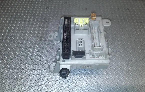 Toyota Previa (XR30, XR40) II Fuse module 