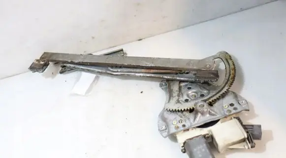 Toyota Avensis T250 Front window lifting mechanism without motor 992045-100
