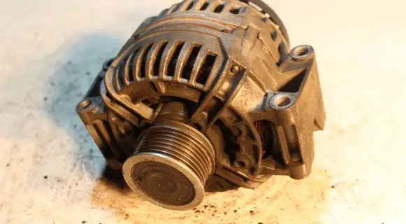 Volkswagen Scirocco Generator/alternator 06B903016AB