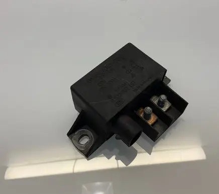 Mercedes-Benz E W211 Charging relay A0025426419 0332002167 0025426419