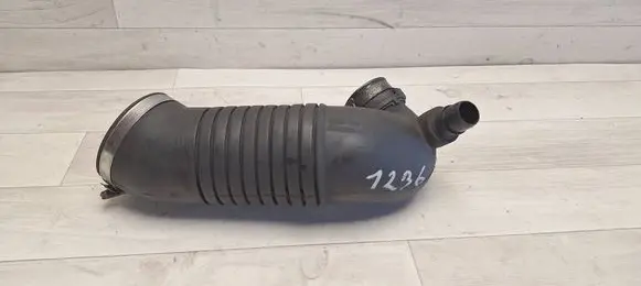 Volkswagen PASSAT B5.5 Air intake hose/pipe 8D0129615K