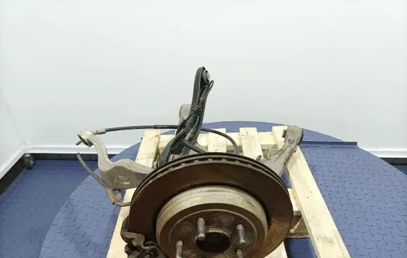 Jeep Grand Cherokee Front wheel hub spindle knuckle