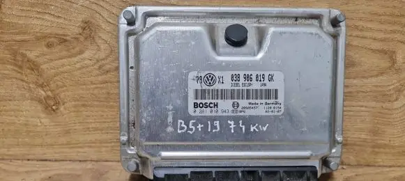Volkswagen PASSAT B5.5 Engine control unit/module 0281010943