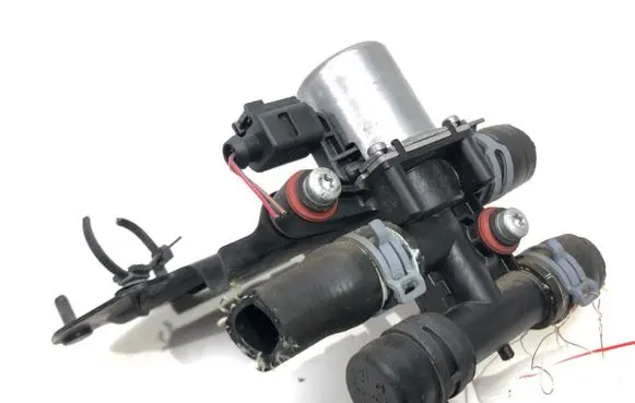 Audi A4 S4 B8 8K Oil filter mounting bracket 