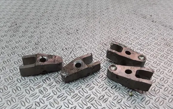 Mercedes-Benz C W203 Fuel Injector clamp holder