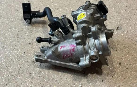 Volkswagen Golf VII Throttle valve 04L123537A 04L128063R