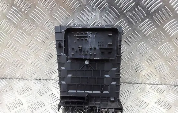 Volkswagen Golf Plus Fuse module 1K0937125A