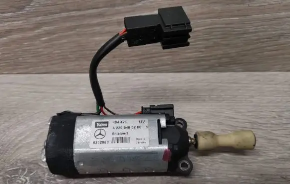 Mercedes-Benz CLS C219 Steering column adjust motor A2205400288