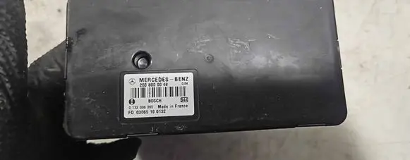 Mercedes-Benz E W211 Central locking vacuum pump 2038000048 03065100132 0132006365