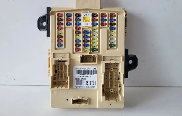 Hyundai Santa Fe Fuse module 919502W530