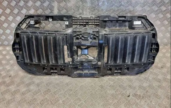 BMW 7 G70 Front bumper upper radiator grill 
