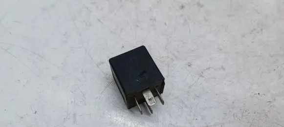 Volkswagen PASSAT B4 Other relay 00488501 443951307A