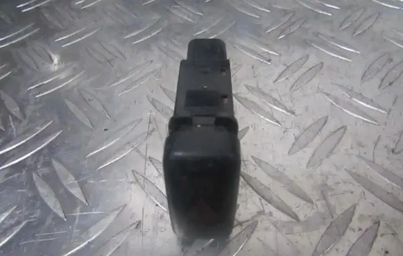 Mazda 323 Hazard light switch 153132 132-1m12