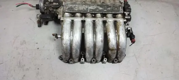 Mitsubishi Sigma Intake manifold MD172740