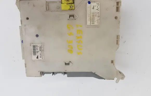 Lexus GS 300 350 430 450H Fuse module 8273030A81